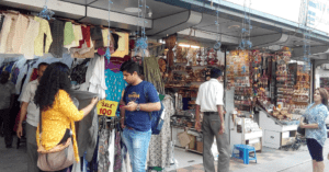 Entdecke Neu Delhi: 10 kostenlose Hotspots | Manu Sarona • health mind spirit Janpath
