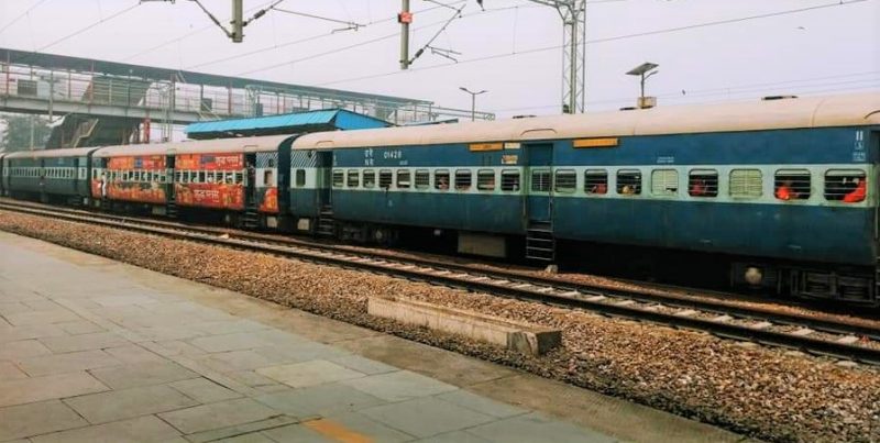 Indien Züge Plattformen