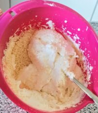 Vegane Kokosmakronen ohne Ei: Einfaches Rezept mit Aquafaba – dem perfekten Ei-Ersatz MANU SARONA • health mind spirit • Dein Blog für ganzheitliches Wohlbefinden Kokosmakronen vegan glutenfrei Rezept Eischnees mit Kokosraspeln