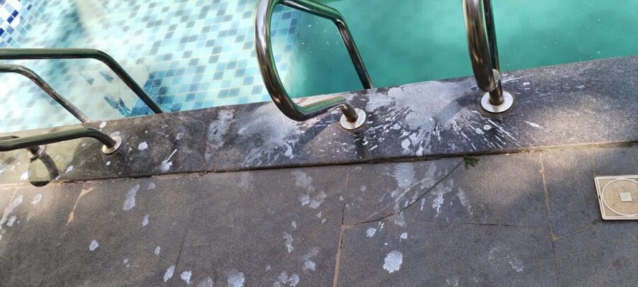 Swimming Pool Goa zu viel Chlor Poolreiniger